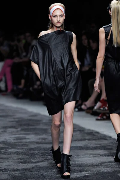 Look 9